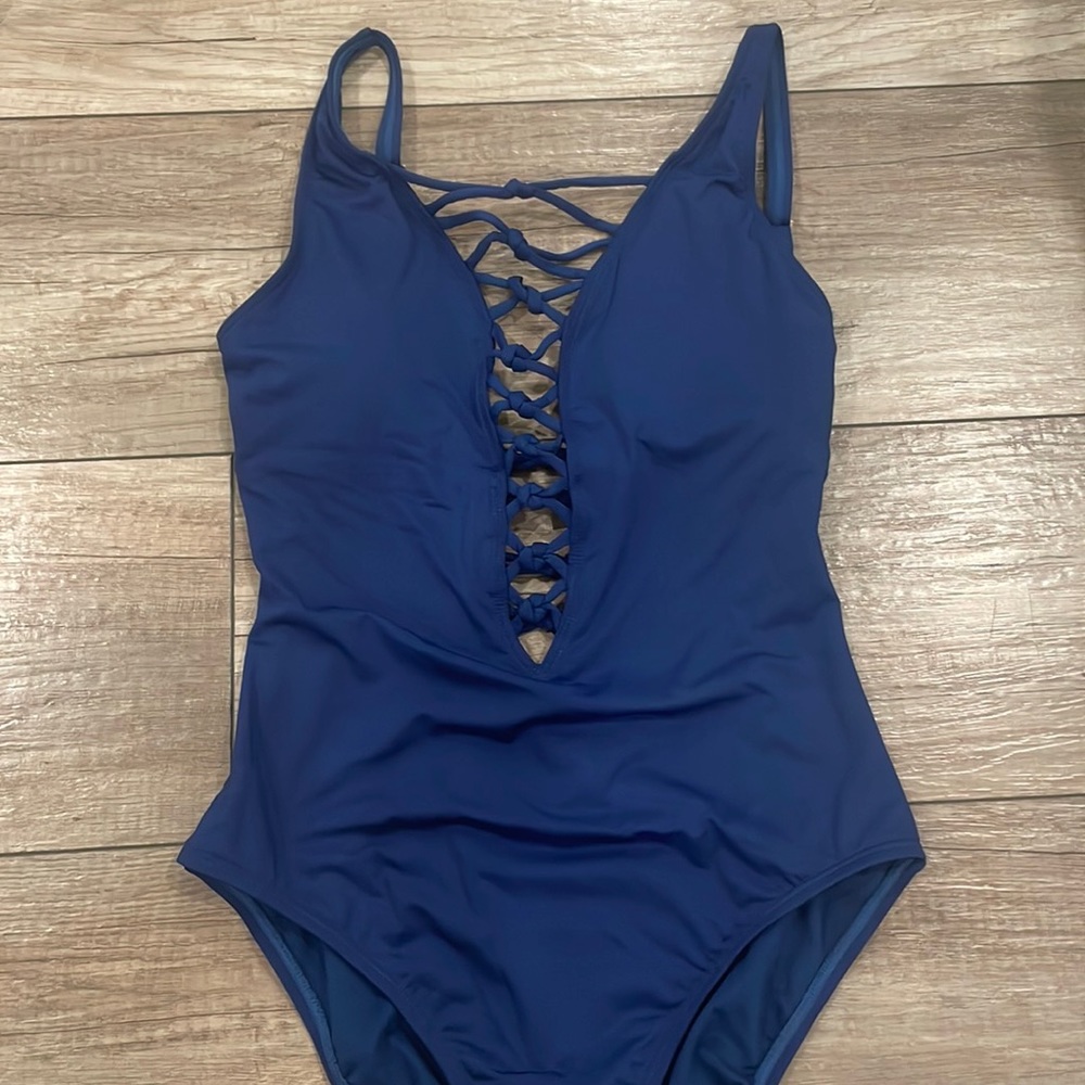 NWT Lilly Pulitzer Isle Lattice One Piece in Oyster Bay Navy - Size 6